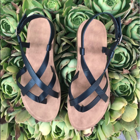 New cris cross black sandals - Picture 3 of 7